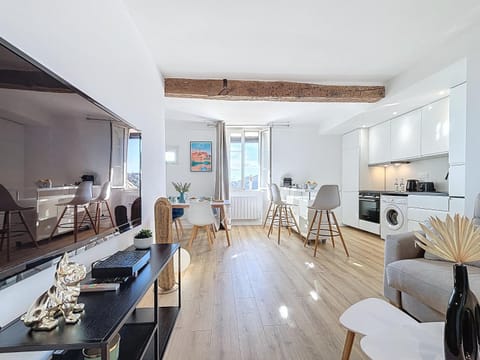 Living room, kitchen