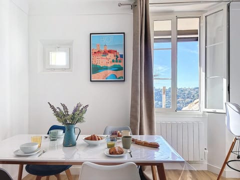 View (from property/room), City view, kitchen