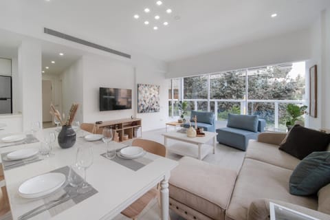 TV and multimedia, Living room, Dining area