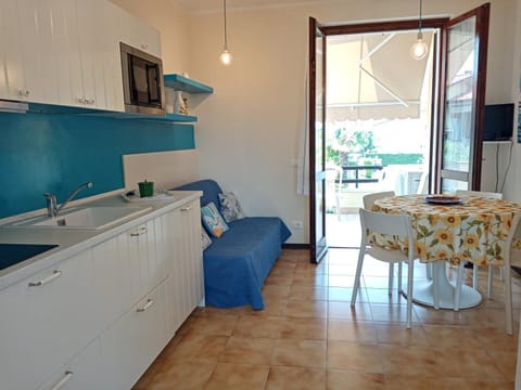 Kitchen or kitchenette, Living room, Dining area