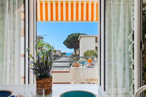View (from property/room), Balcony/Terrace, Sea view
