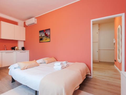 Bed, Kitchen or kitchenette, Photo of the whole room, air conditioner