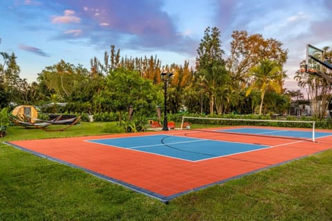 Villa Tation 8BR Mini Hotel Villa in Plantation