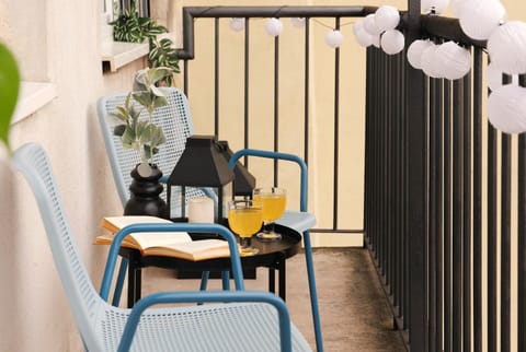 Balcony/Terrace, Decorative detail, Seating area