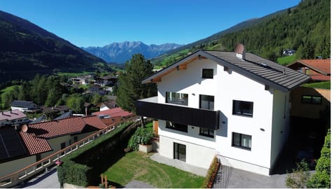 Property building, Nearby landmark, Natural landscape, Bird's eye view, BBQ facilities, Mountain view, Parking