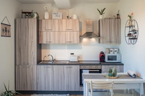 Coffee/tea facilities, Kitchen or kitchenette, dishwasher, minibar, oven