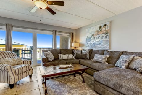 Steps to Oceanside Condo Apartment in Fernandina Beach