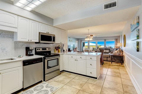Steps to Oceanside Condo Apartment in Fernandina Beach