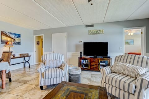 Steps to Oceanside Condo Apartment in Fernandina Beach