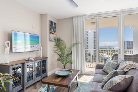 Communal lounge/ TV room, Natural landscape, TV and multimedia, View (from property/room), Balcony/Terrace, Living room, Seating area, Evening entertainment, Sea view, Swimming pool