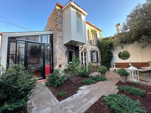 Property building, Garden