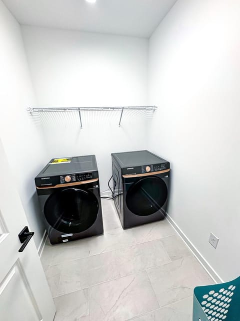 Sleeps 32, Arcade & Game Room, Pool, Golf Cart to Beach House in Orange Beach