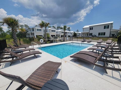 Sleeps 32, Arcade & Game Room, Pool, Golf Cart to Beach House in Orange Beach