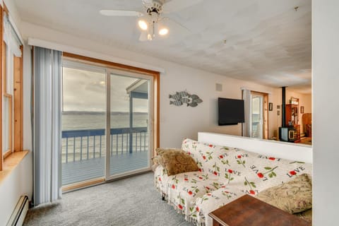 Boat, Grill and Unwind Lakefront Cayuga Home! House in Cayuga Lake