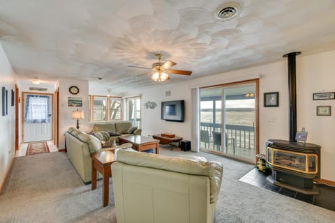 Boat, Grill and Unwind Lakefront Cayuga Home! House in Cayuga Lake