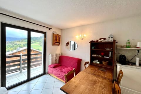 2-room apartment with balcony close to the slopes Apartment in Combloux