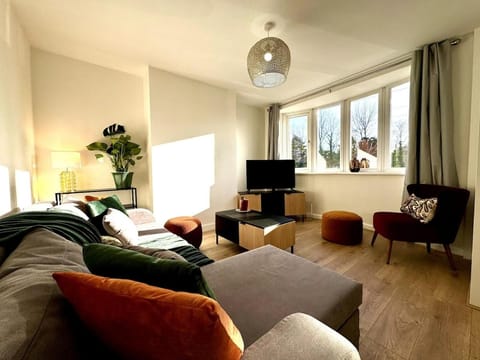 New Southampton Central House - Parking, 6 Beds, Sleeps 9 - City Centre l Cruise Terminal l Great for Contractors, Friends & Families House in Southampton