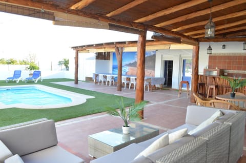 BBQ facilities, Balcony/Terrace, Swimming pool