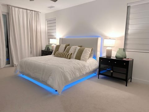 Bed, Bedroom, Mountain view, Pool view, wardrobe