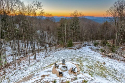 Sunset View Retreat at Eagles Nest House in Beech Mountain