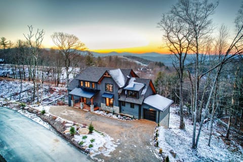 Sunset View Retreat at Eagles Nest House in Beech Mountain