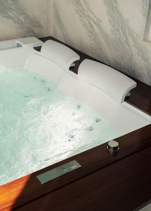 Hot Tub, Photo of the whole room, Bedroom, Bath