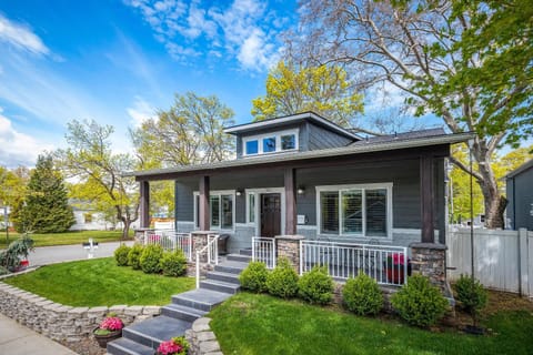 Property building, Day, Garden, Garden view