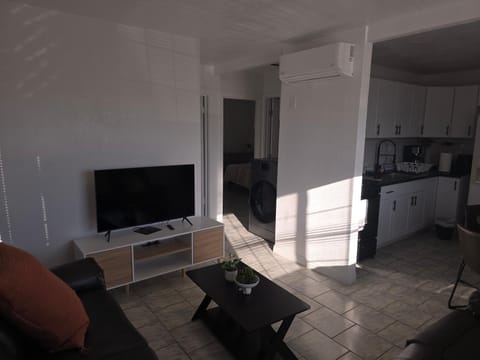 Communal lounge/ TV room, TV and multimedia, Living room, Seating area, Evening entertainment