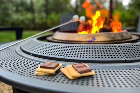 Timber Haven - Cozy A-frame Hot Tub Fireplace House in Wisconsin