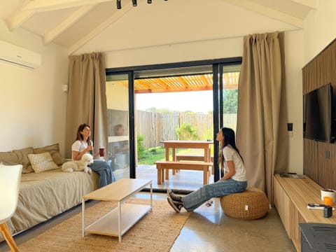 Bed, TV and multimedia, Living room, Shopping Area, air conditioner