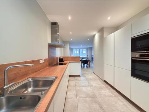 Spacious 3 bedrooms w parking in Limpertsberg Apartment in Luxembourg