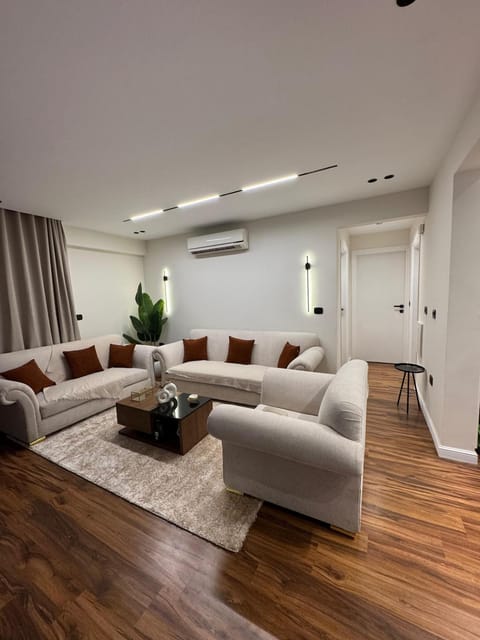 TV and multimedia, Living room, Seating area, air conditioner
