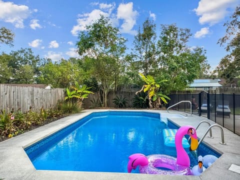 The Caspian large family house with private pool in Summerville House in Summerville