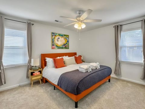 The Caspian large family house with private pool in Summerville House in Summerville