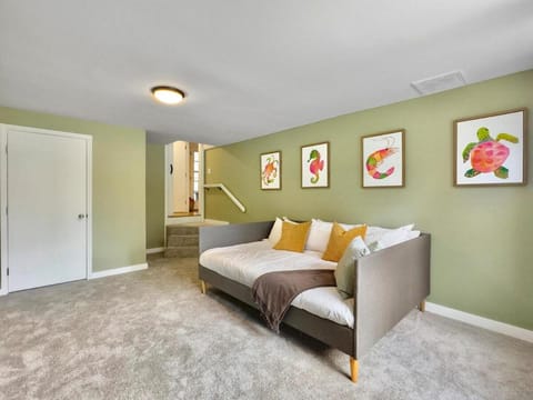 The Caspian large family house with private pool in Summerville House in Summerville