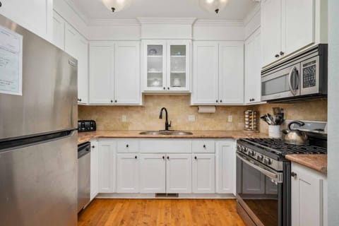 Storybook Beach Cottage House in Lincoln City