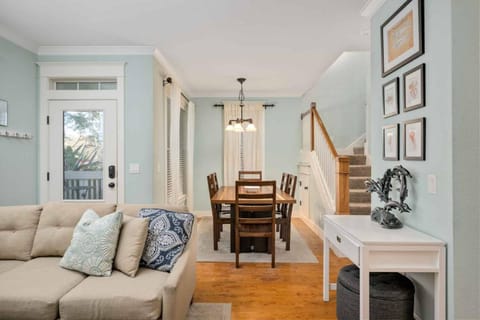 Storybook Beach Cottage House in Lincoln City