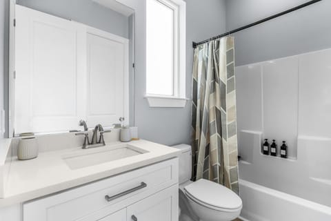 Shower, Toilet, Bathroom, Bath