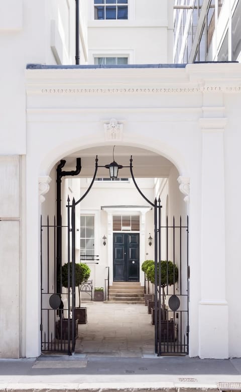 Property building, Patio, Facade/entrance