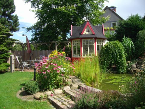 Property building, Spring, Day, Garden, Garden view
