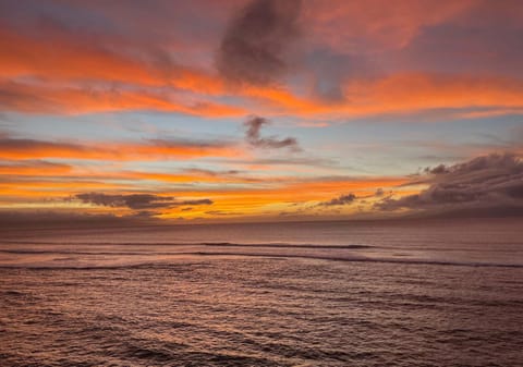 A9 Direct Oceanfront 2 Level 2 Lanai Amazing Views Sunsets & AC Comfort House in Kapalua