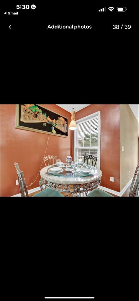 Seating area, Dining area