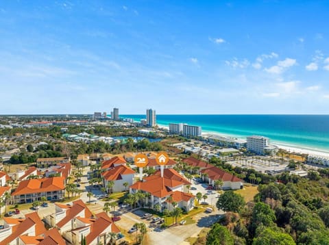 Property building, Natural landscape, Bird's eye view, Beach, Sea view