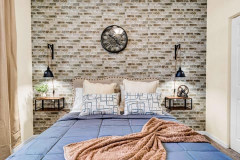 Modern 2BR2BA King Bed Pool, Gym #7 Apartment in Westchase