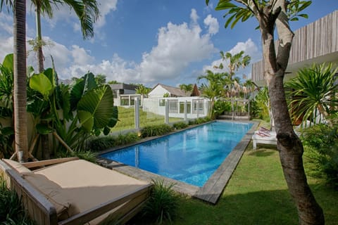Garden, Garden view, Pool view, Swimming pool, sunbed