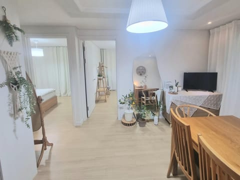Communal lounge/ TV room, Living room, Dining area