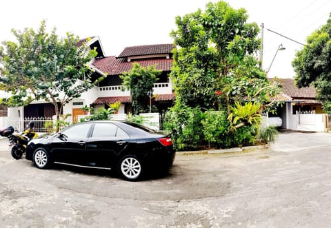 Property building, Neighbourhood, Street view