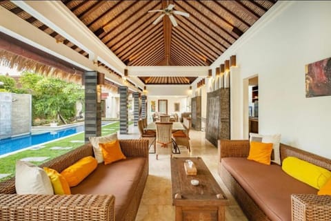 Communal lounge/ TV room