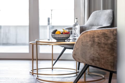 Food and drinks, Seating area, Dining area, Food