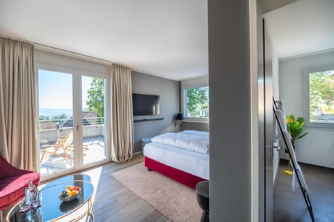 Bed, TV and multimedia, View (from property/room), Balcony/Terrace, Photo of the whole room, Bedroom, Family